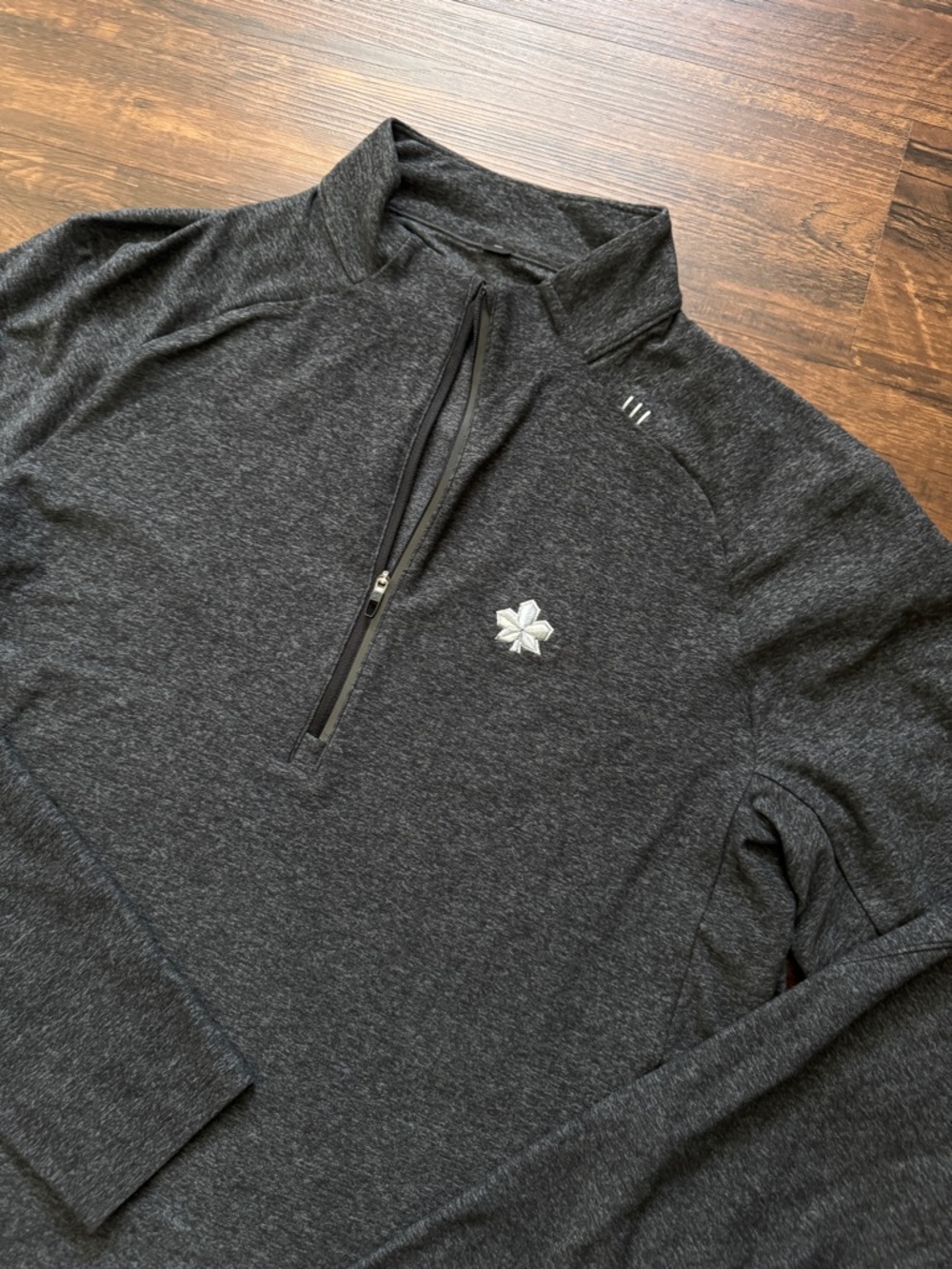 lululemon athletica Metal Vent Half Zip 1/4 Long Sleeve with Leaf Insignia - Picture 2 of 7